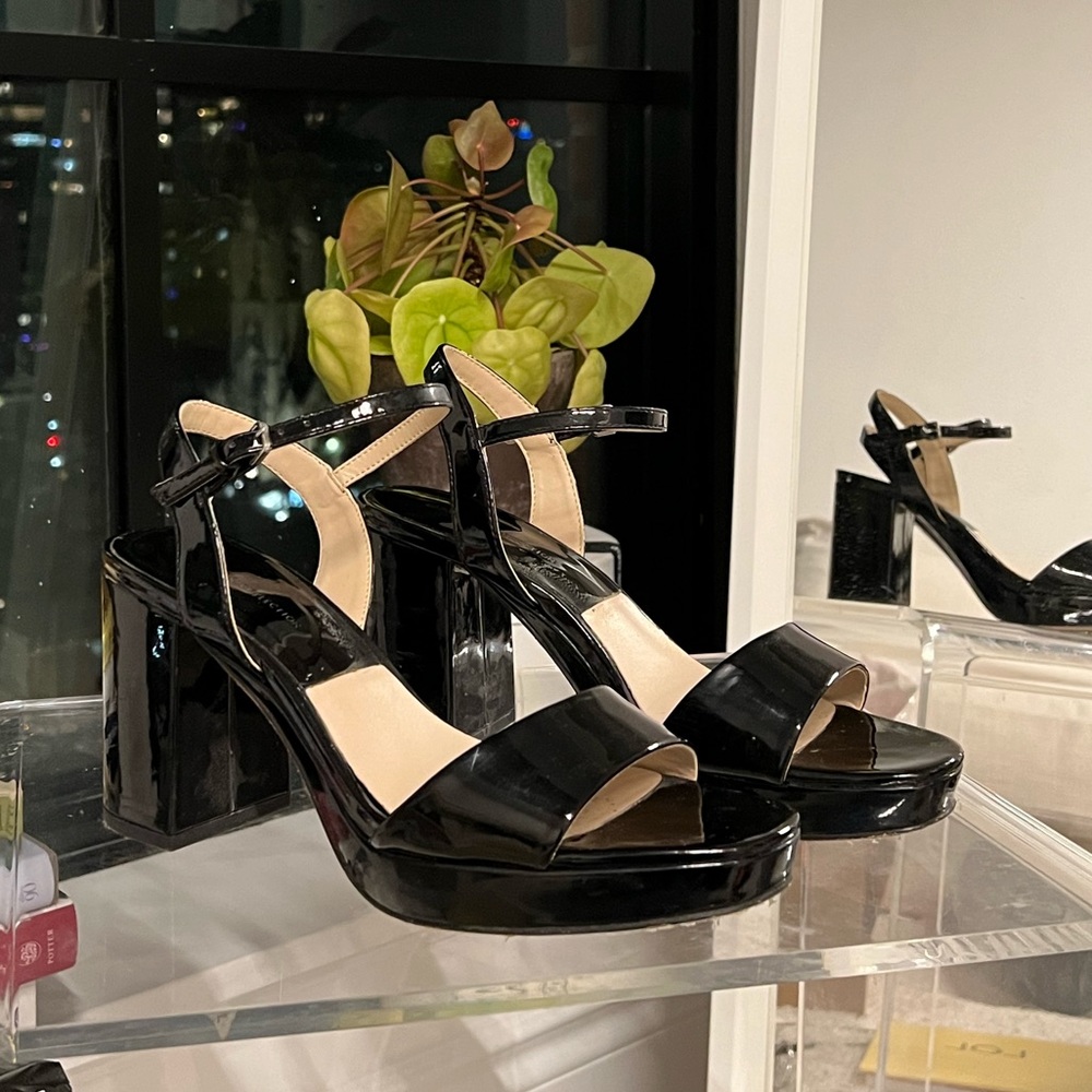 [SOLD] ZARA Chunky Black Patent Heeled Sandals